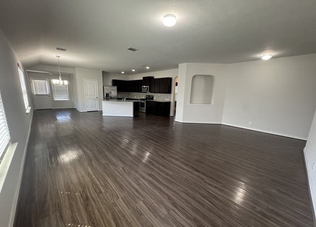 4-bedroom rental at 2523 Barbwire Way in San Antonio, TX — photo 3