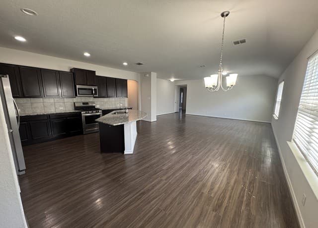 4-bedroom rental at 2523 Barbwire Way in San Antonio, TX — photo 4