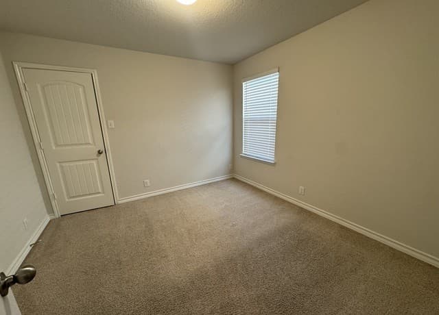 4-bedroom rental at 2523 Barbwire Way in San Antonio, TX — photo 5