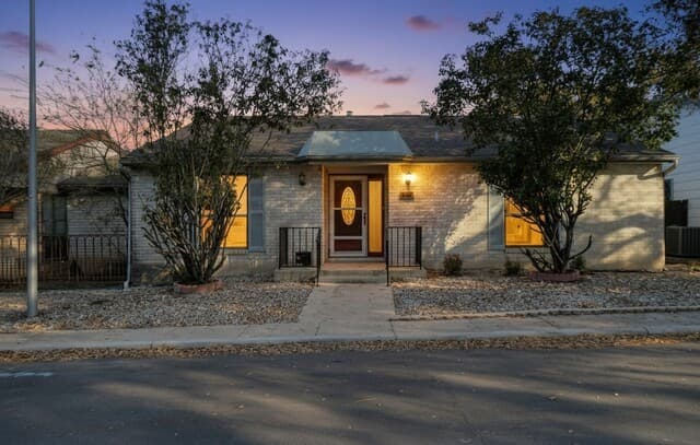 3-bedroom rental at 6422 Honey Hl in San Antonio, TX — photo 1