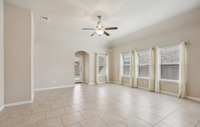 3-bedroom rental at 8722 Study Butte in San Antonio, TX — photo 3