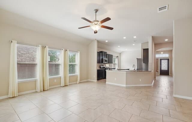 3-bedroom rental at 8722 Study Butte in San Antonio, TX — photo 4