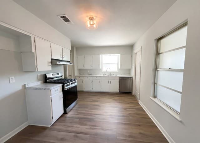 3-bedroom rental at 354 Saipan in San Antonio, TX — photo 2