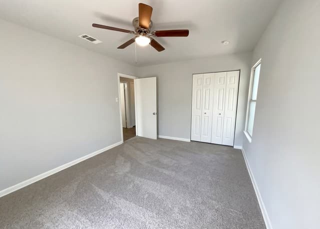 3-bedroom rental at 354 Saipan in San Antonio, TX — photo 4