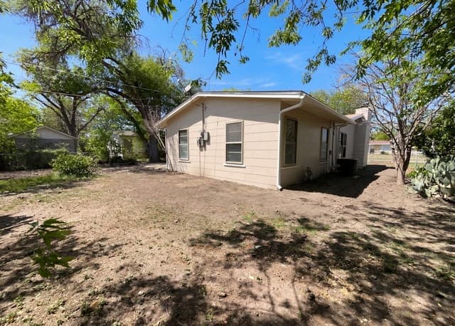 3-bedroom rental at 354 Saipan in San Antonio, TX — photo 5