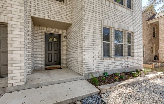 4-bedroom rental at 514 Mathis Mdw in San Antonio, TX — photo 3