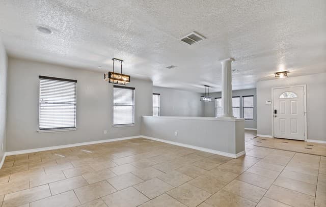 4-bedroom rental at 514 Mathis Mdw in San Antonio, TX — photo 4