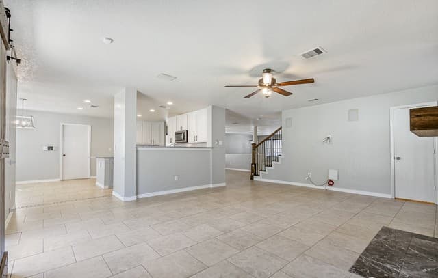 4-bedroom rental at 514 Mathis Mdw in San Antonio, TX — photo 5