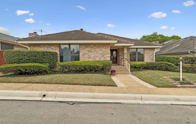 3-bedroom rental at 6119 Shady Creek in Windcrest, TX — photo 3