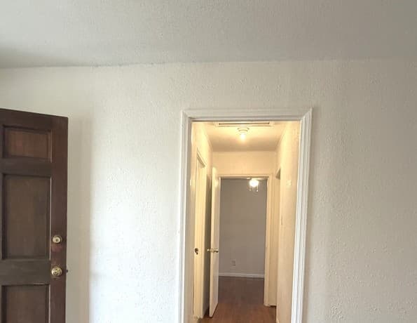 2-bedroom rental at 122 Waugh in San Antonio, TX — photo 4