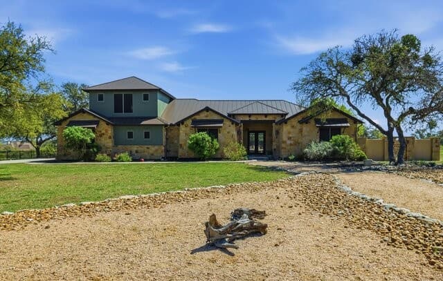 4-bedroom rental at 439 Mystic Pkwy in Spring Branch, TX — photo 4