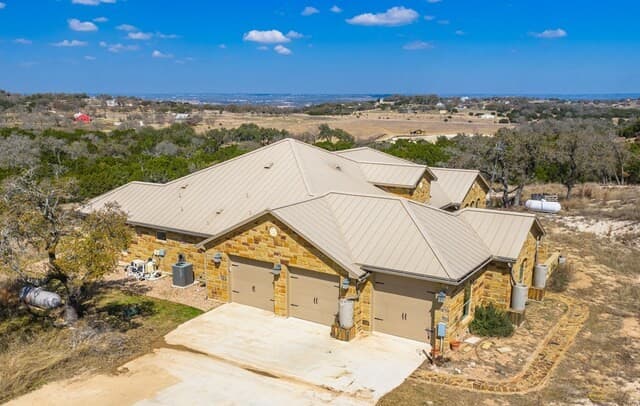 3-bedroom rental at 5077 Old San Antonio Rd in Fredericksburg, TX — photo 5