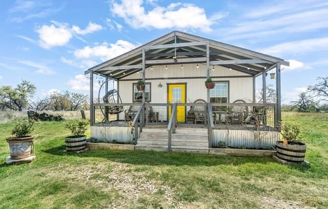 1-bedroom rental at 3527 Old Harper Rd in Fredericksburg, TX — photo 3