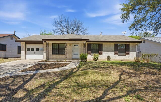 4-bedroom rental at 5167 Village Path in San Antonio, TX — photo 3