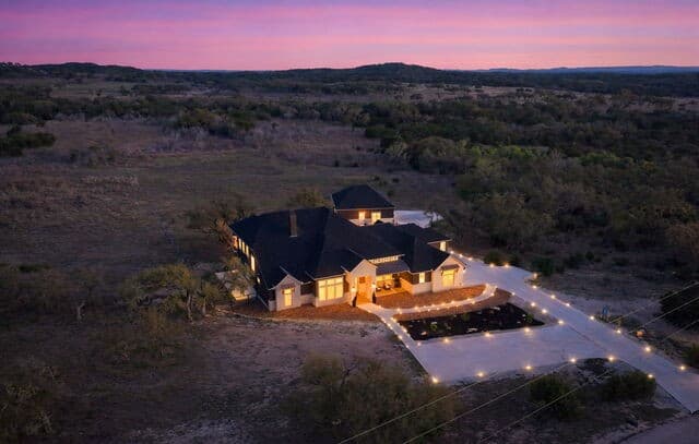 5-bedroom rental at 321 Vista View Place in Spring Branch, TX — photo 3