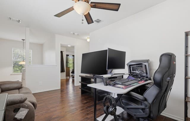 4-bedroom rental at 8502 Adams Hill in San Antonio, TX — photo 3