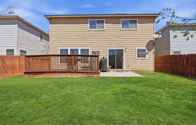 4-bedroom rental at 8502 Adams Hill in San Antonio, TX — photo 5