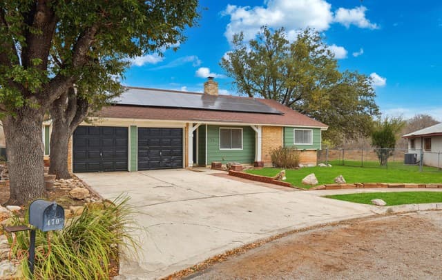 3-bedroom rental at 4706 Esterbrook in San Antonio, TX — photo 1