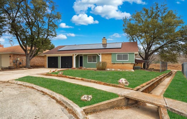 3-bedroom rental at 4706 Esterbrook in San Antonio, TX — photo 3
