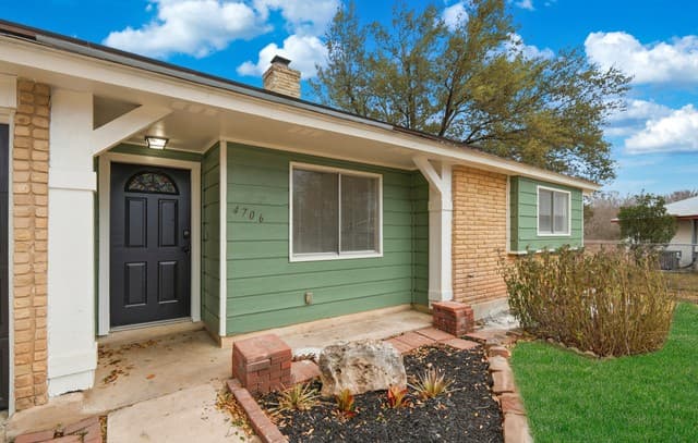 3-bedroom rental at 4706 Esterbrook in San Antonio, TX — photo 4