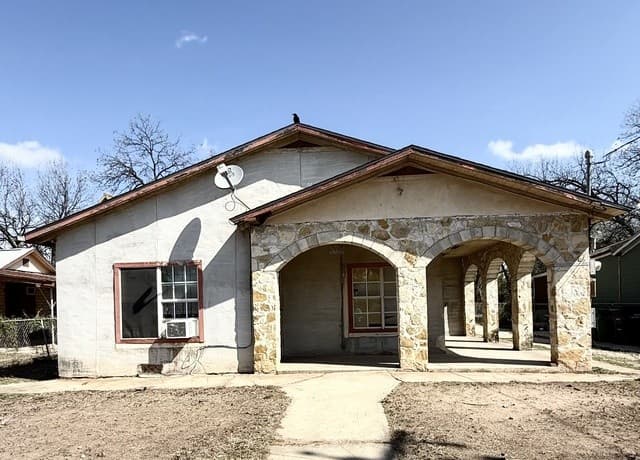 2-bedroom rental at 339 Ceralvo in San Antonio, TX — photo 1