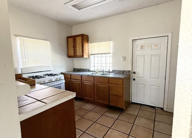 2-bedroom rental at 339 Ceralvo in San Antonio, TX — photo 4