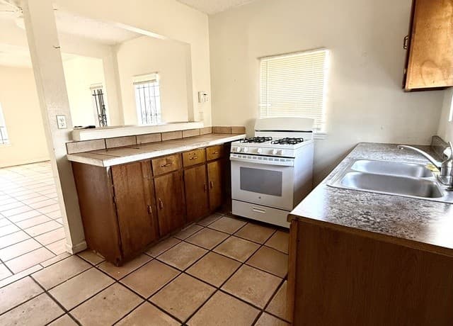 2-bedroom rental at 339 Ceralvo in San Antonio, TX — photo 5