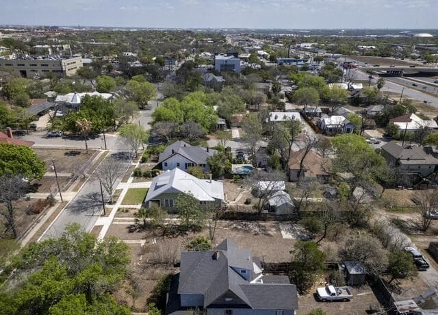 rental at 810 Mason in San Antonio, TX — photo 2