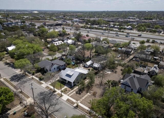 rental at 810 Mason in San Antonio, TX — photo 3