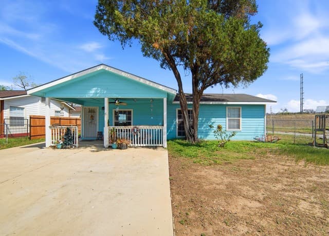 2-bedroom rental at 179 Howle Ave in San Antonio, TX — photo 1