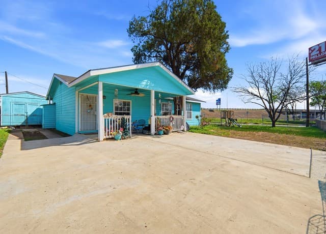2-bedroom rental at 179 Howle Ave in San Antonio, TX — photo 2