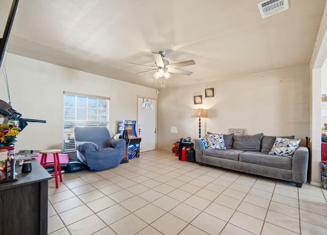 2-bedroom rental at 179 Howle Ave in San Antonio, TX — photo 3