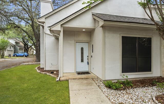 2-bedroom rental at 13019 Trent in San Antonio, TX — photo 3