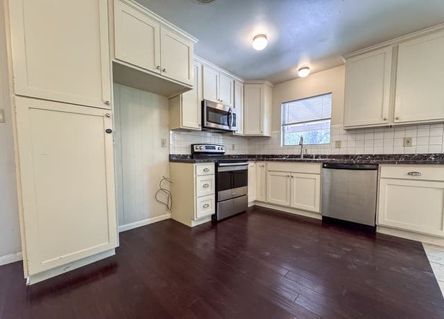 3-bedroom rental at 215 Oak Park in Boerne, TX — photo 5