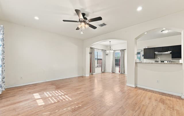 3-bedroom rental at 524 Indian Crossing in Jourdanton, TX — photo 5