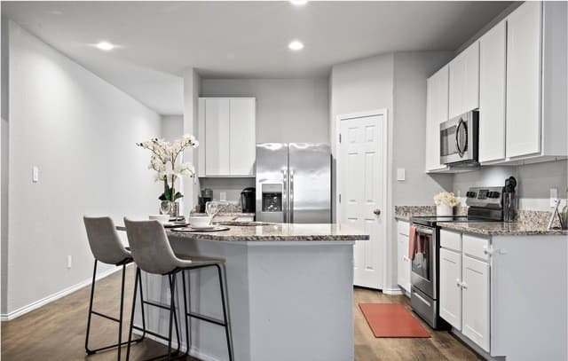 3-bedroom rental at 10439 Lateleaf Oak in San Antonio, TX — photo 4