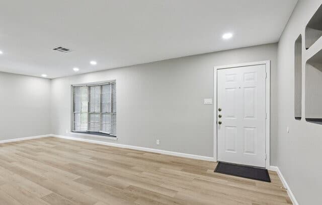 3-bedroom rental at 11815 Broadwood in San Antonio, TX — photo 3