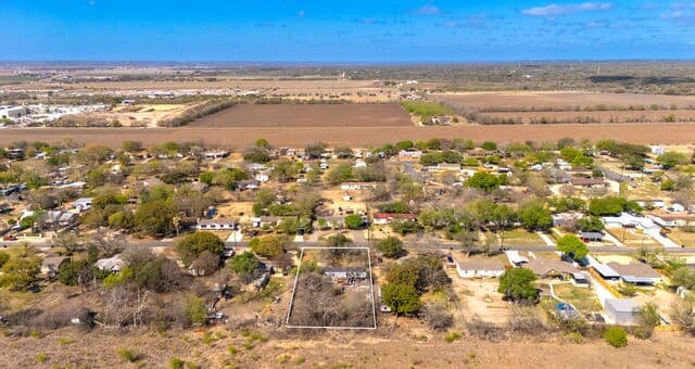 3-bedroom rental at 5818 Pioneer in San Antonio, TX — photo 3