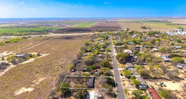 3-bedroom rental at 5818 Pioneer in San Antonio, TX — photo 4
