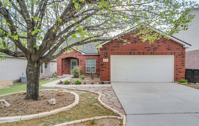 3-bedroom rental at 24726 Crescent Run in San Antonio, TX — photo 1