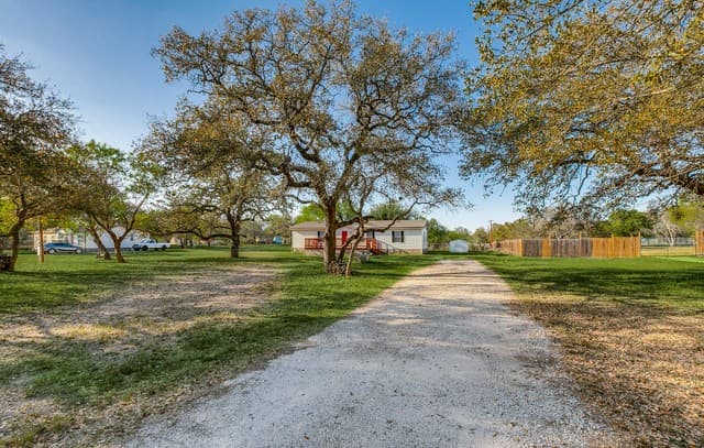 4-bedroom rental at 5111 Savannah Woods in Von Ormy, TX — photo 2