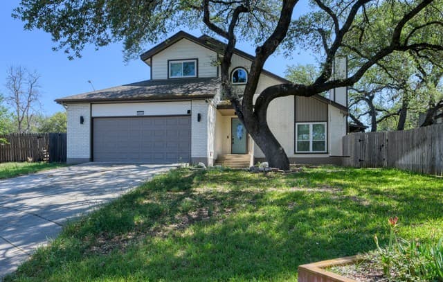 3-bedroom rental at 2434 Canyon Rim in San Antonio, TX — photo 1