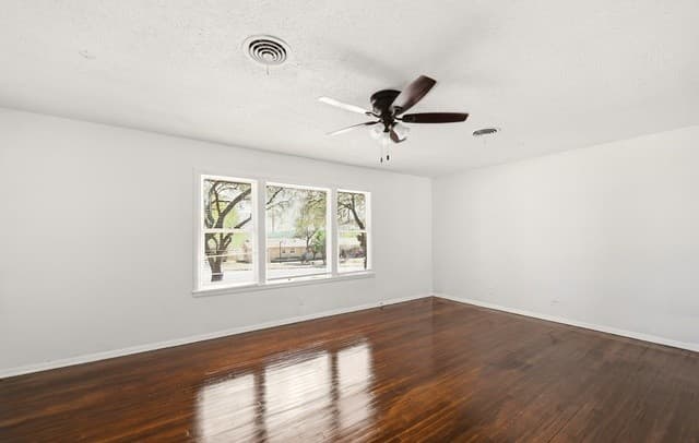 2-bedroom rental at 219 Sunnycrest in San Antonio, TX — photo 5