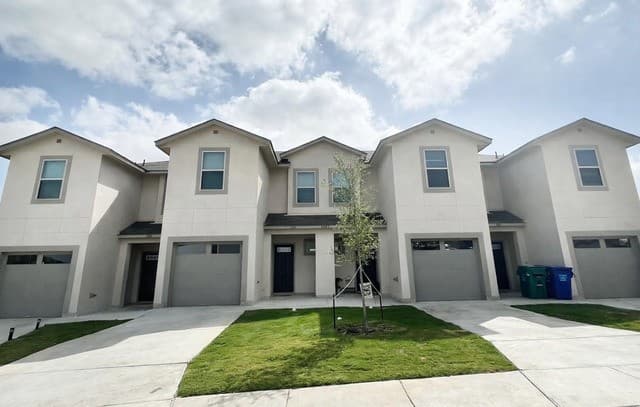 rental at 6427 Luglio in San Antonio, TX — photo 1