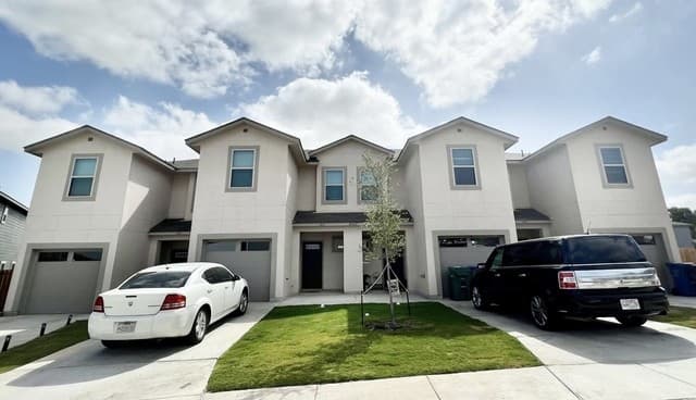 rental at 6427 Luglio in San Antonio, TX — photo 2