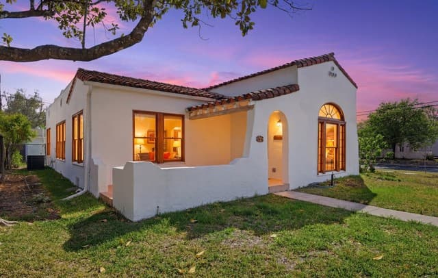 3-bedroom rental at 1446 Fulton in San Antonio, TX — photo 1
