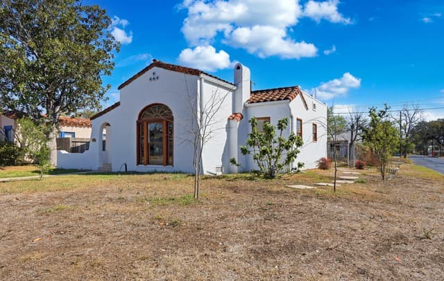 3-bedroom rental at 1446 Fulton in San Antonio, TX — photo 3