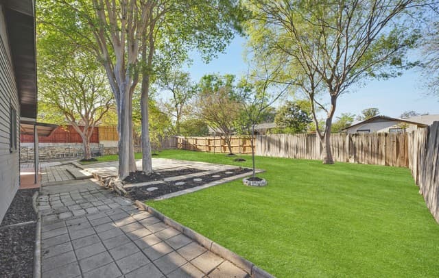4-bedroom rental at 6007 Morning Star in San Antonio, TX — photo 2