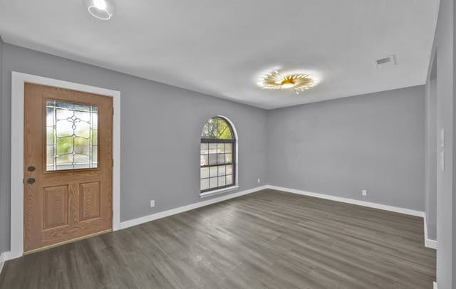 4-bedroom rental at 6007 Morning Star in San Antonio, TX — photo 3