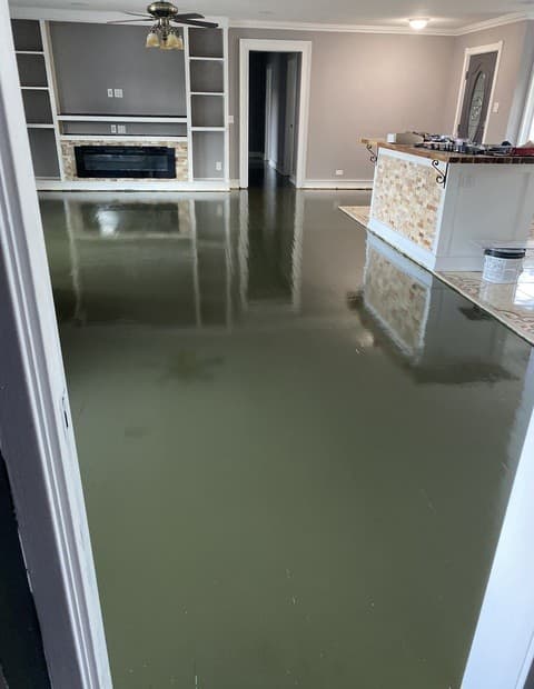 5-bedroom rental at 719 E Taft in Pearsall, TX — photo 3